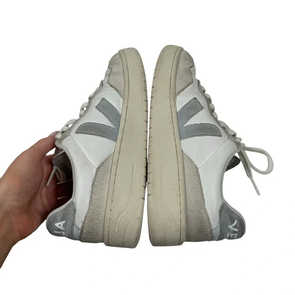 Veja V10 Women's Sz US 7 Sneakers‎ in White & Gray - Picture 8 of 13